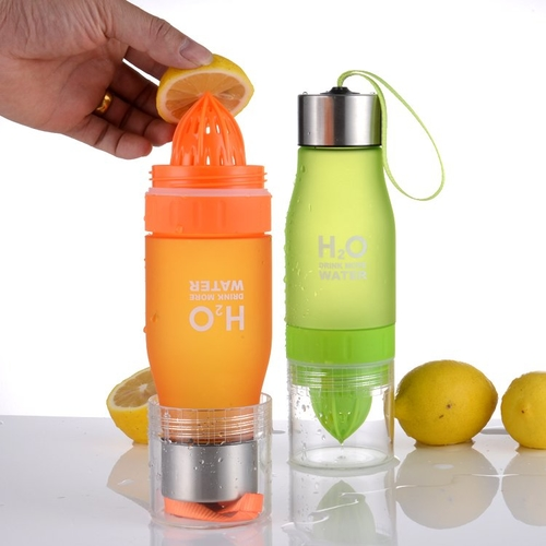 Lemon Fruit Juicer Bottle (650ml) — Citrus Press Water Infuser Bottle with Hand Grip